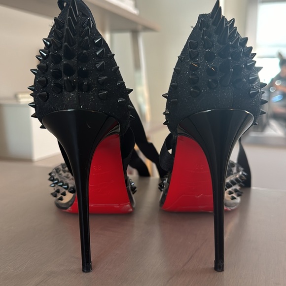 Christian Louboutin - Picture 5 of 11